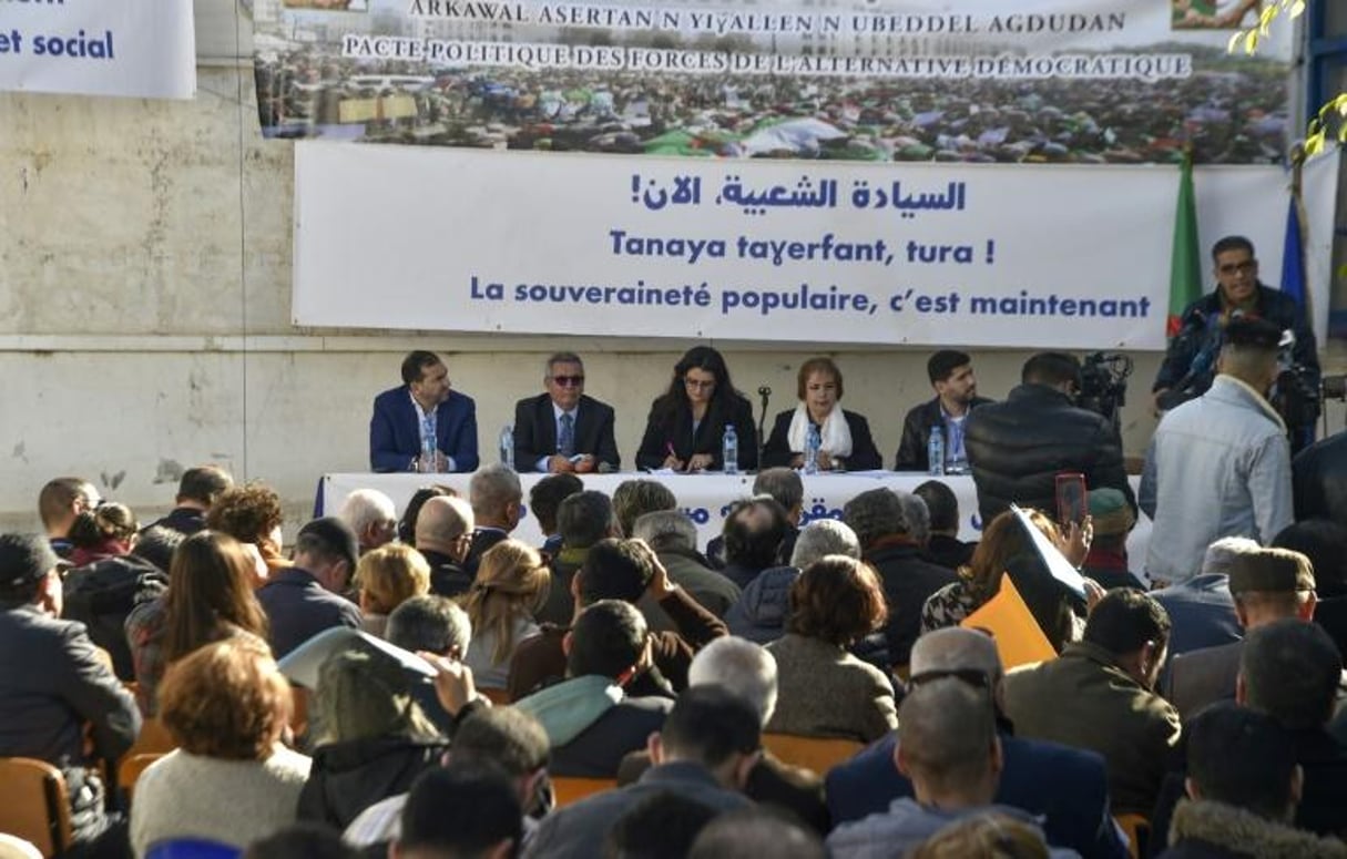 Des partis et associations liés au « Hirak » se sont réunis le 25 janvier à Alger. © AFP