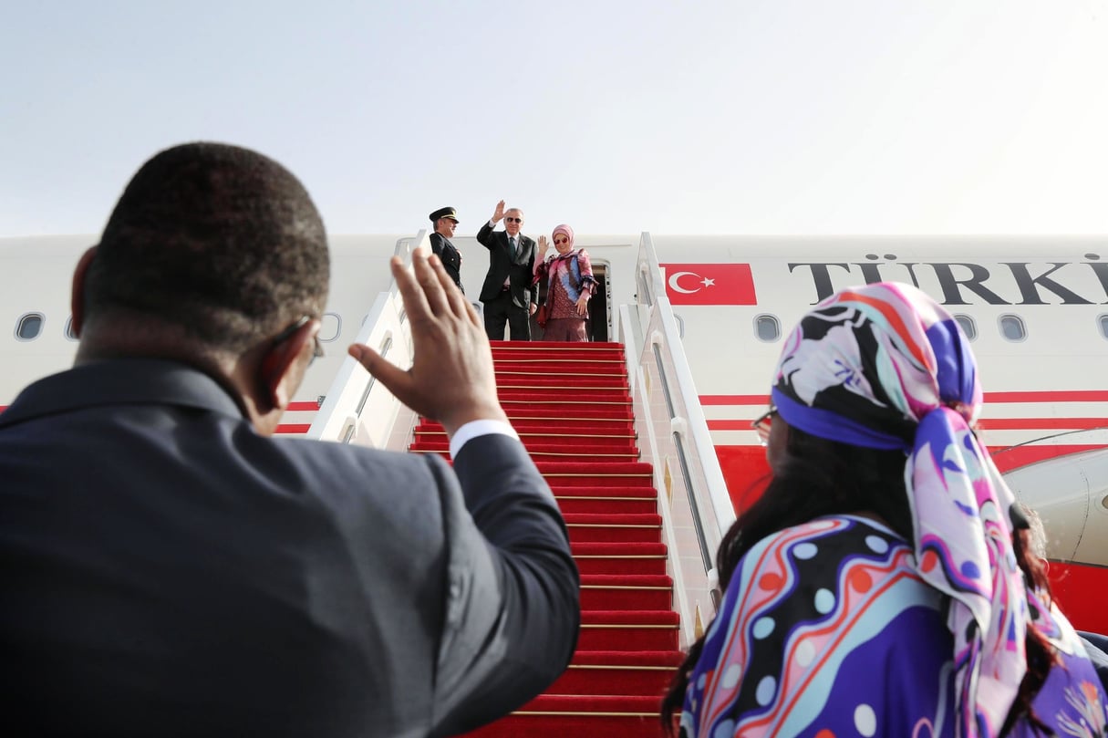 Erdogan à son arrivée à Dakar, au Sénégal, le 28 janvier. © MURAT CETINMUHURDAR/Anadolu Agency/AFP