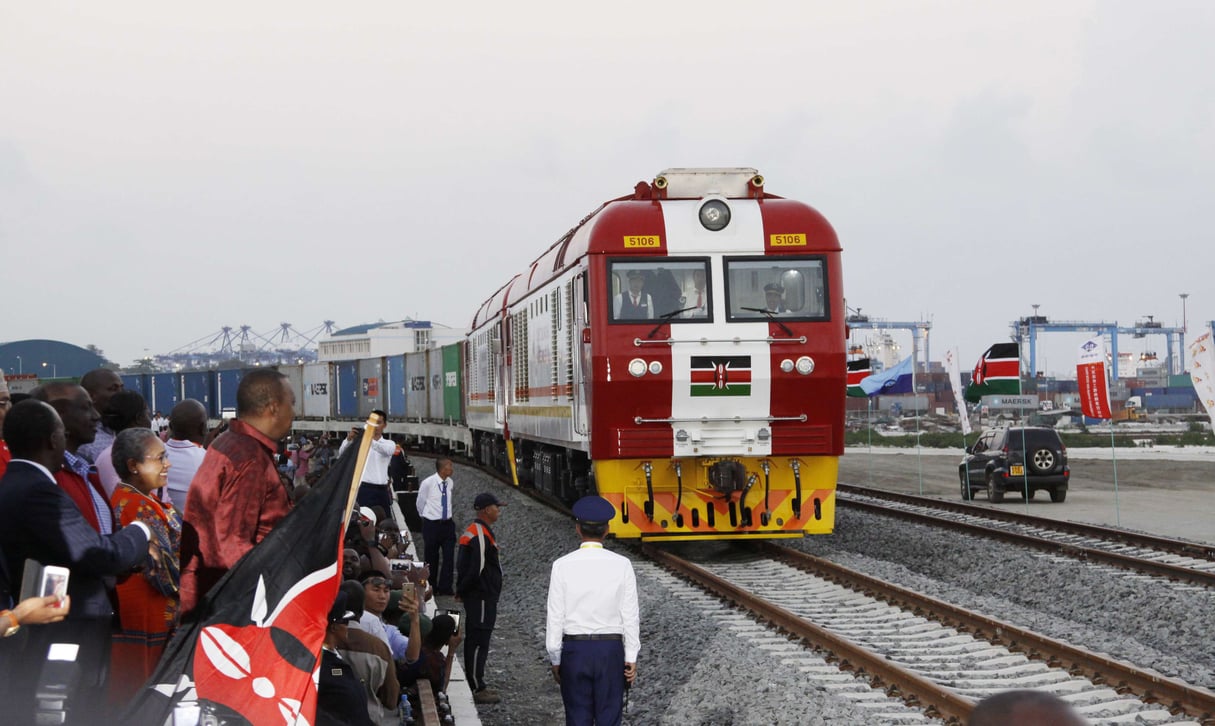 L’obligation de transport ferroviaire des containers entre Mombasa et Nairobi a bouleversé le secteur de la logistique au Kenya. © Khalil Senosi/AP/SIPA