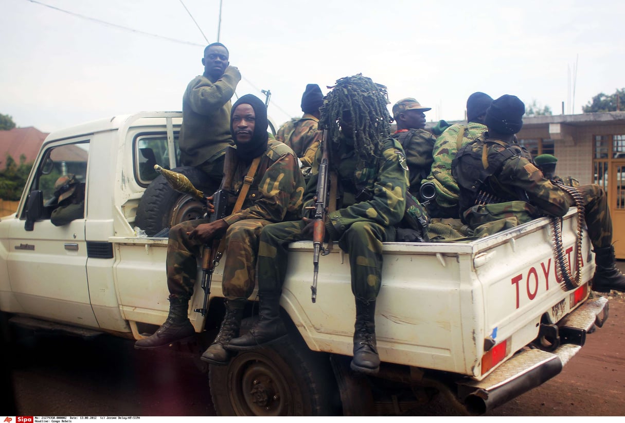 Les Forces armées de la République démocratique du Congo) congolaises sont assises avec leurs armes sur un pick-up à Goma, dans l'est du Congo, le 13 août 2012. &copy; Jerome Delay/AP/SIPA