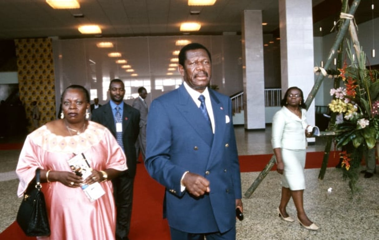 Victor Fotso au sommet France Afrique, à Yaounde, au Cameroun, en 2001. © Jeune Afrique