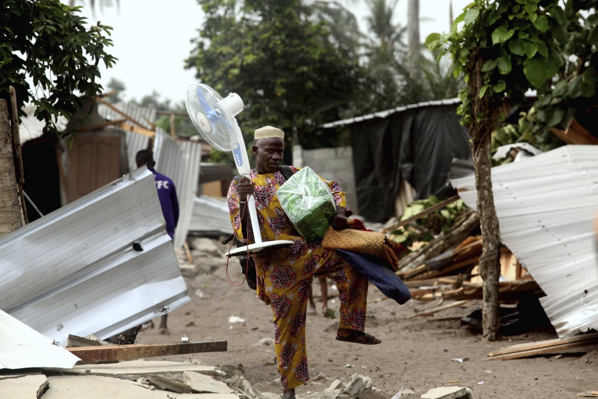 Un habitant de l'un des quartiers proches de l'aéroport, après le "déguerpissement" de janvier 2020. &copy; Diomande Ble Blonde/AP/SIPA