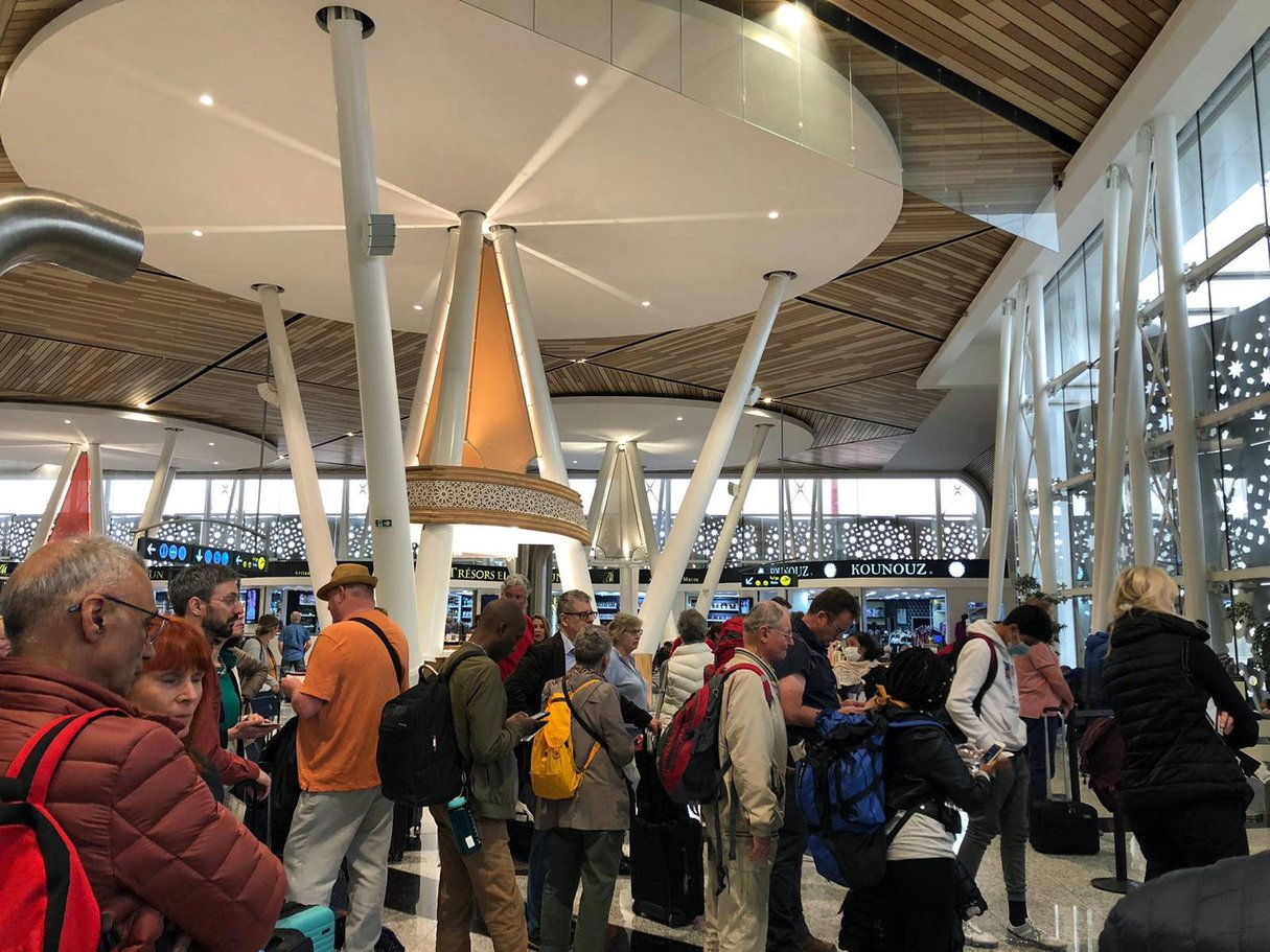 Des touristes bloqués à l’aéroport de Marrakech pour cause de suspension des vols en pleine crise du coronavirus, le 19 mars 2020 (archive). &copy; Jessica Blough/AP/SIPA