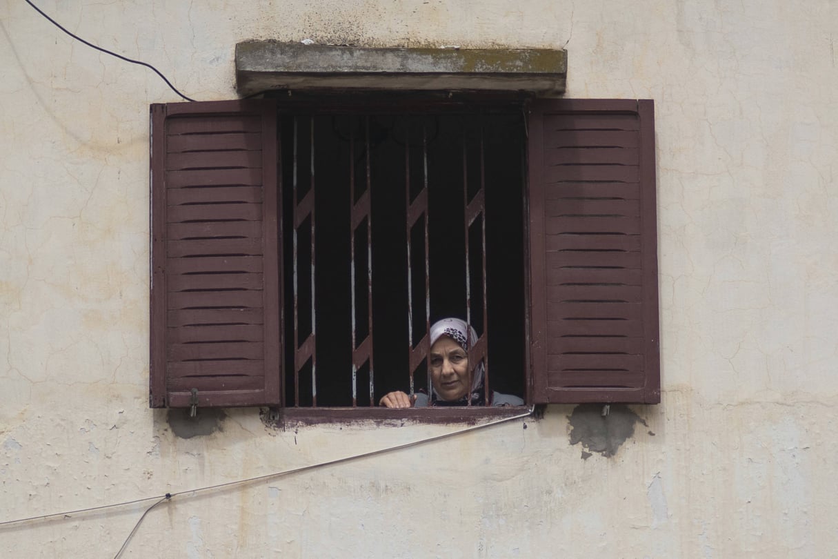 Une habitante de Rabat, confinée, le 18 avril 2020. © Mosa’ab Elshamy/AP/SIPA