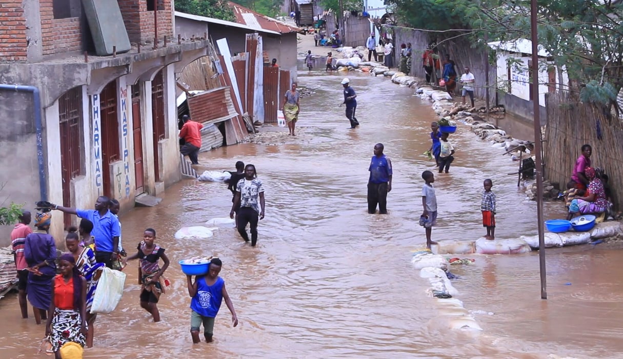 Residents walk along a flooded neighbourhood in Uvira, South Kivu Province © REUTERS/Crispin Kyalangalilwa