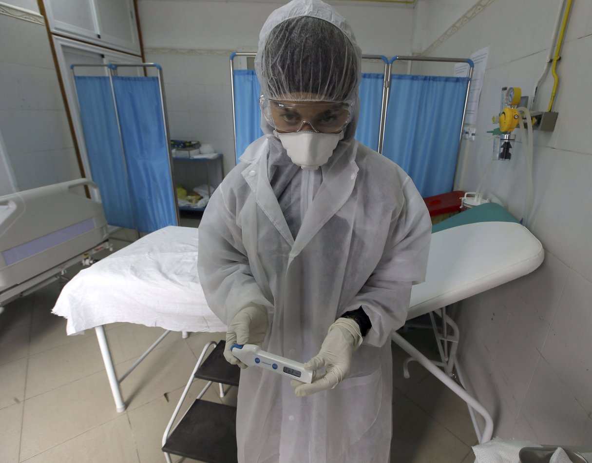 Un hôpital d'Alger, le 26 février 202, où plusieurs patients sont venus se faire tester après avoir été en contact avec le premier cas détecté dans le pays, le 17 février. &copy; AP Photo/Anis Belghoul