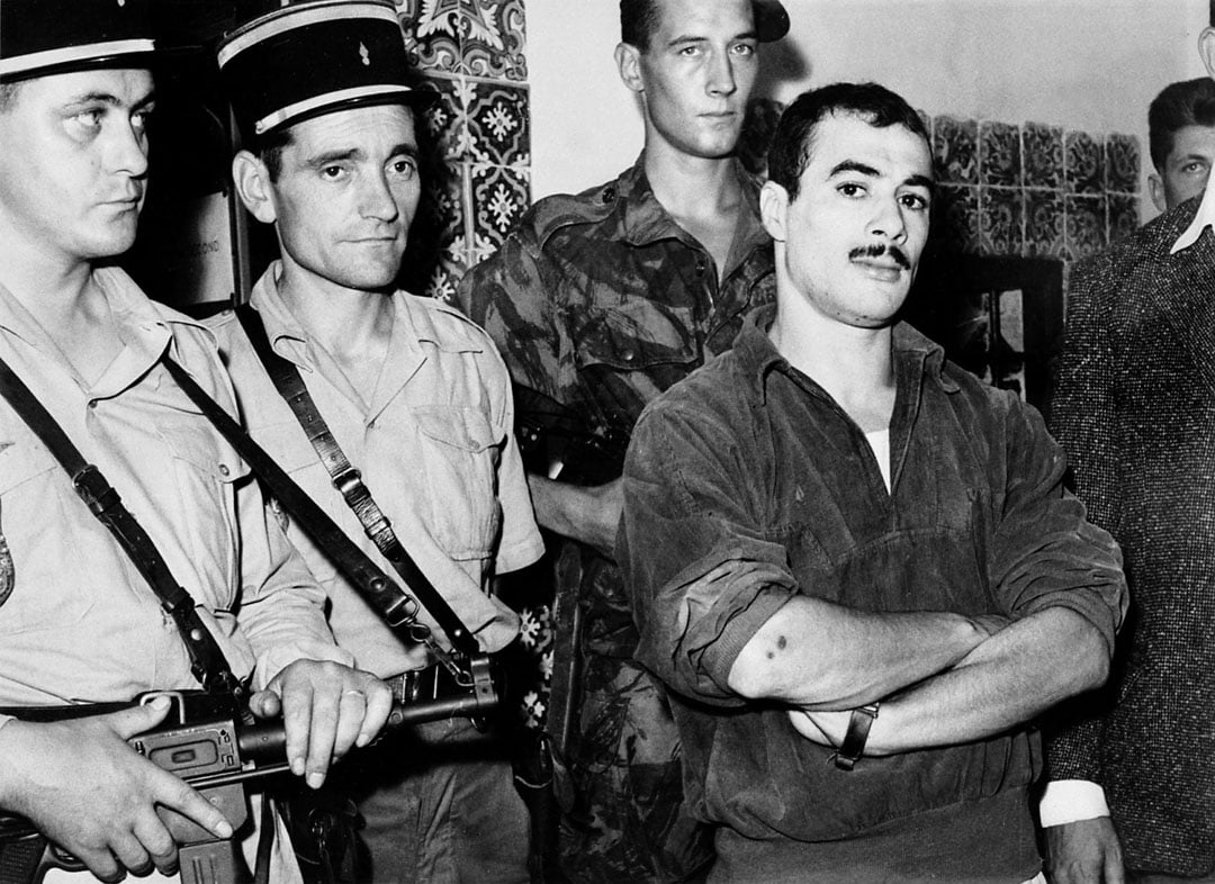 Capture de Yacef Saadi, chef militaire des réseaux FLN de la zone autonome d’Alger, le 24 septembre 1957. © AFP