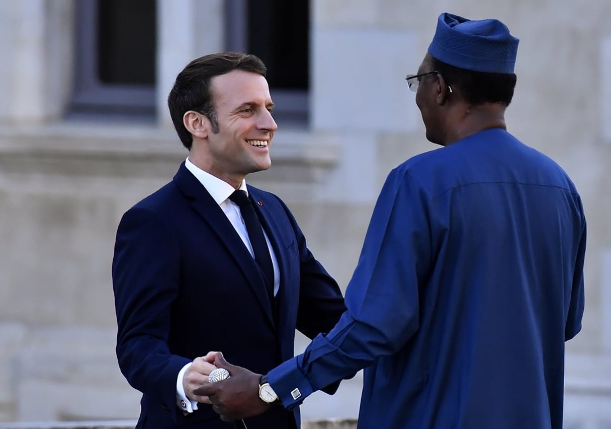 Emmanuel Macron accueille Idriss Deby Itno lors du sommet de Pau, le 13 janvier 2020. © GEORGES GOBET / AFP