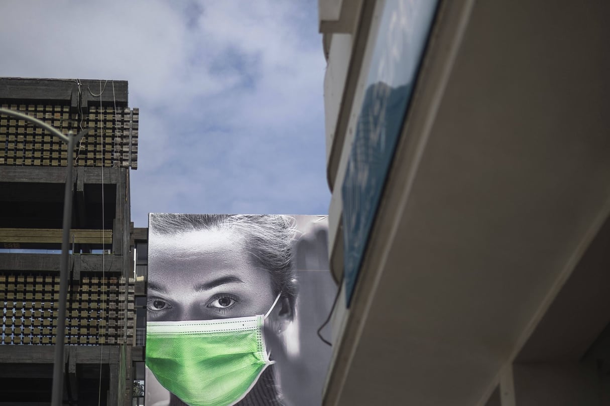 Une publicité prônant le port du masque dans les rues de Rabat, le 22 avril 2020. © Mosa’ab Elshamy/AP/SIPA