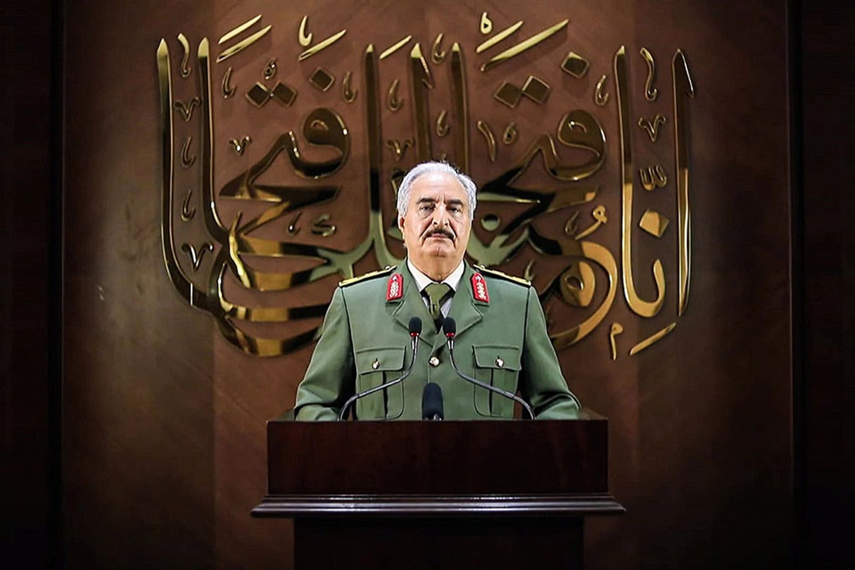 Le maréchal libyen Khalifa Haftar a proclamé durant une allocution télévisée, le 28 avril 2020, avoir reçu le mandat du peuple pour diriger son pays. © LNA War Information Division/AFP
