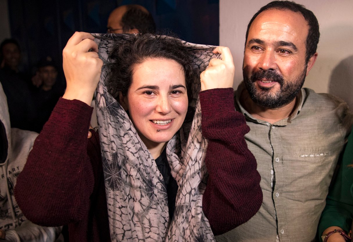 Le journaliste marocain Souleiman Raissouni et sa nièce Hajar, lors de la libération de cette dernière, le 16 octobre 2019.