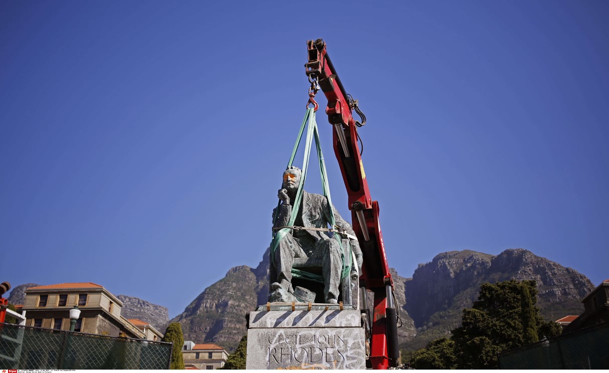 Europe Africa Week In Pictures © Déboulonnage de la statue de Cecil Rhodes en Afrique du Sud le 9 avril 2015.