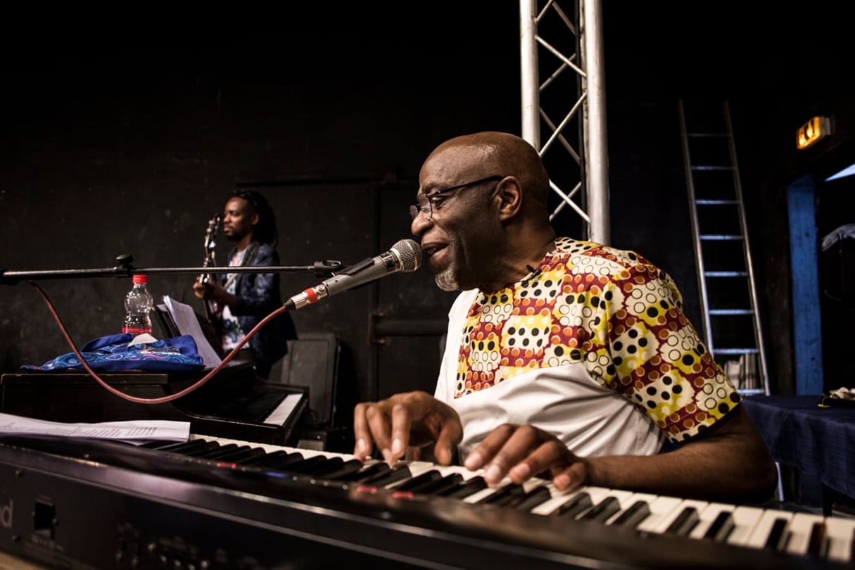 Le pianiste congolais Ray Lema lors du JazzKiff Festival de Kinshasa, le 13 juin 2019. © John WESSELS/AFP