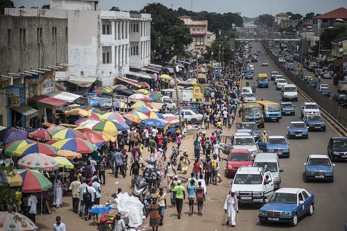 Marché de Bandin, le plus grand de Bissau, en Guinée Bissau, où le pic de la maladie devrait intervenir à la mi-juillet. © Sylvain Cherkaoui pour JA