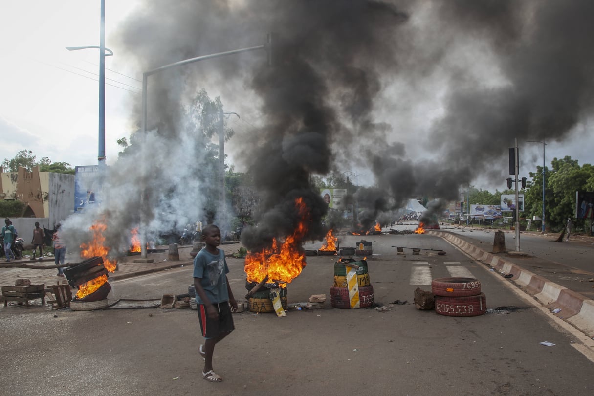 Des manifestants anti-gouvernement à Bamako, le 10 juillet 2020. © Baba Ahmed/AP/Sipa