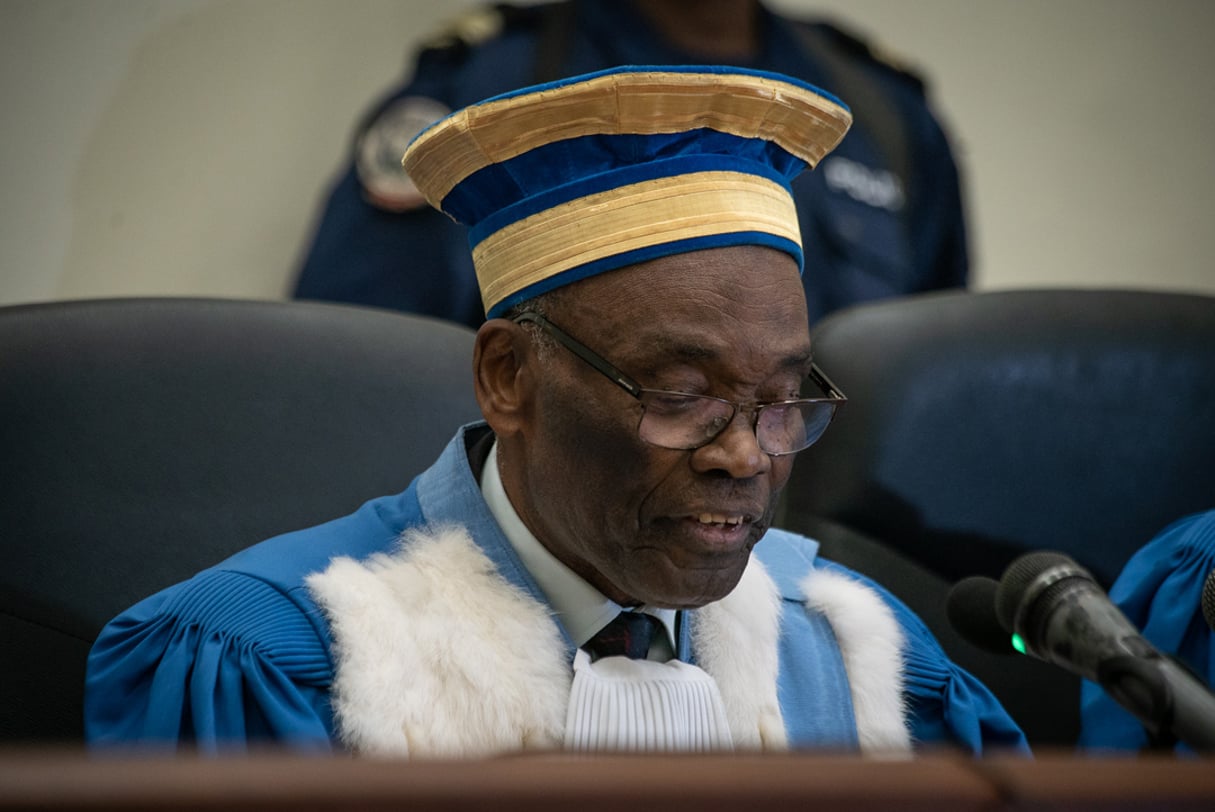 Le président de la Cour constitutionnelle de RDC, Benoît Lwanba, le 19 juin 2019 © President of the Constitutional Court BenoÓt Lwamba Bindu speaks during the pronouncement invalidated Martin Fayulu’s appeal and confirmed Tshisekedi’s victory in the presidential election in Kinshasa on January 19, 2019. – DR Congo’s top court on Sunday declared opposition leader Felix Tshisekedi the winner of disputed presidential elections after throwing out a legal challenge by the runner-up. (Photo by Caroline THIRION / AFP)
