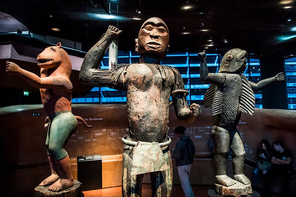 Statues royales de l’ancien Dahomey, l’actuel Bénin, datant du XVIIIe siècle exposées au Musée du Quai-Branly. © Christophe Petit Tesson/MAX PPP