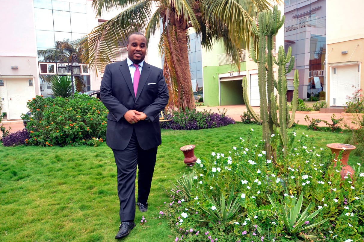 Karim Keïta dans les jardins de son bureau à la cité du Niger, à Bamako, le 3 Mai 2014. © Emmanuel DAOU BAKARY