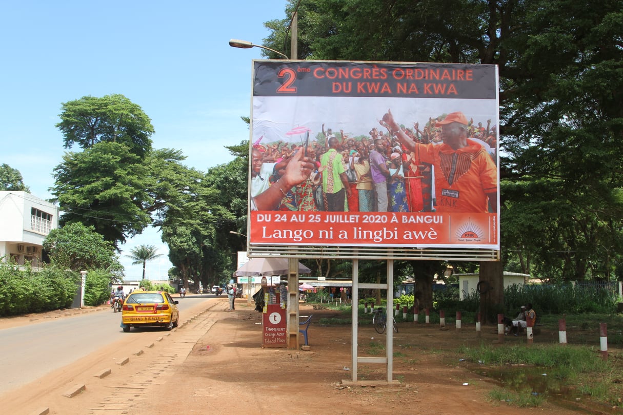 L'une des affiches du KNK, le parti de François Bozizé, qui ont fleuri dans les rues de Bangui en amont du congrès du 24 juillet. &copy; Pacôme Pabandji pour Jeune Afrique