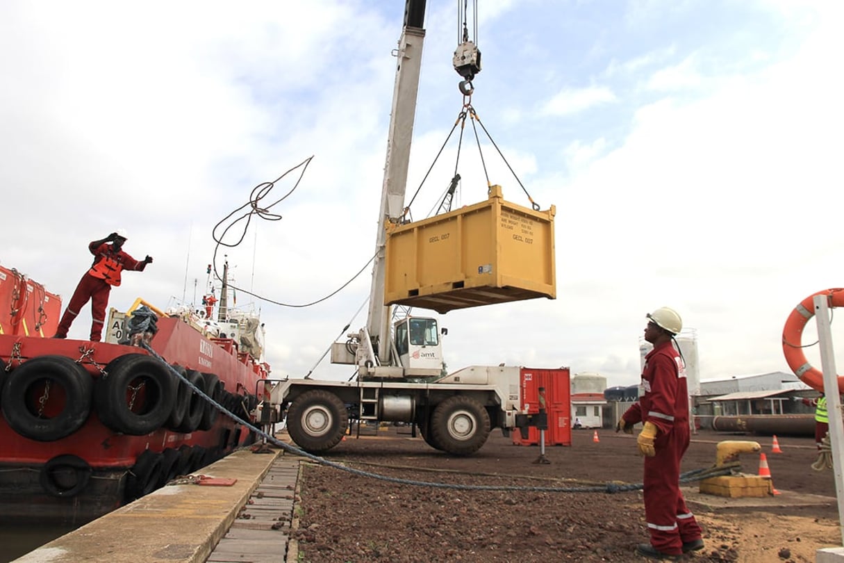 MRG est présent dans 40 terminaux portuaires. Ici, au Cameroun. NECOTRANS DÉCHARGEMENT – LOGISTIQUE PÉTROLIÈRE/ Cameroun
© Arekipa Productions/Necotrans