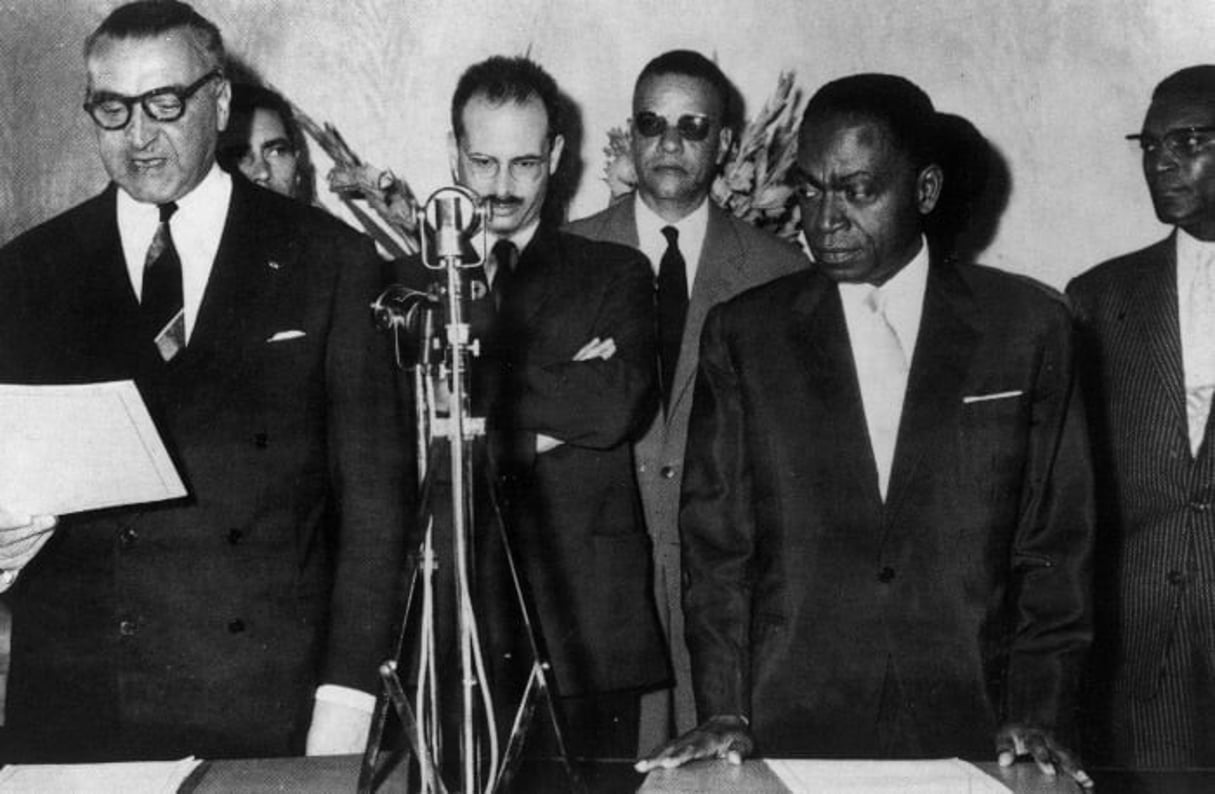 Félix Houphouët Boigny, aux côtés du ministre français Louis Jacquinot, le 7 aout 1960, lors de la proclamation d’indépendance de la Côte d’Ivoire. © Archives Jeune Afrique-REA