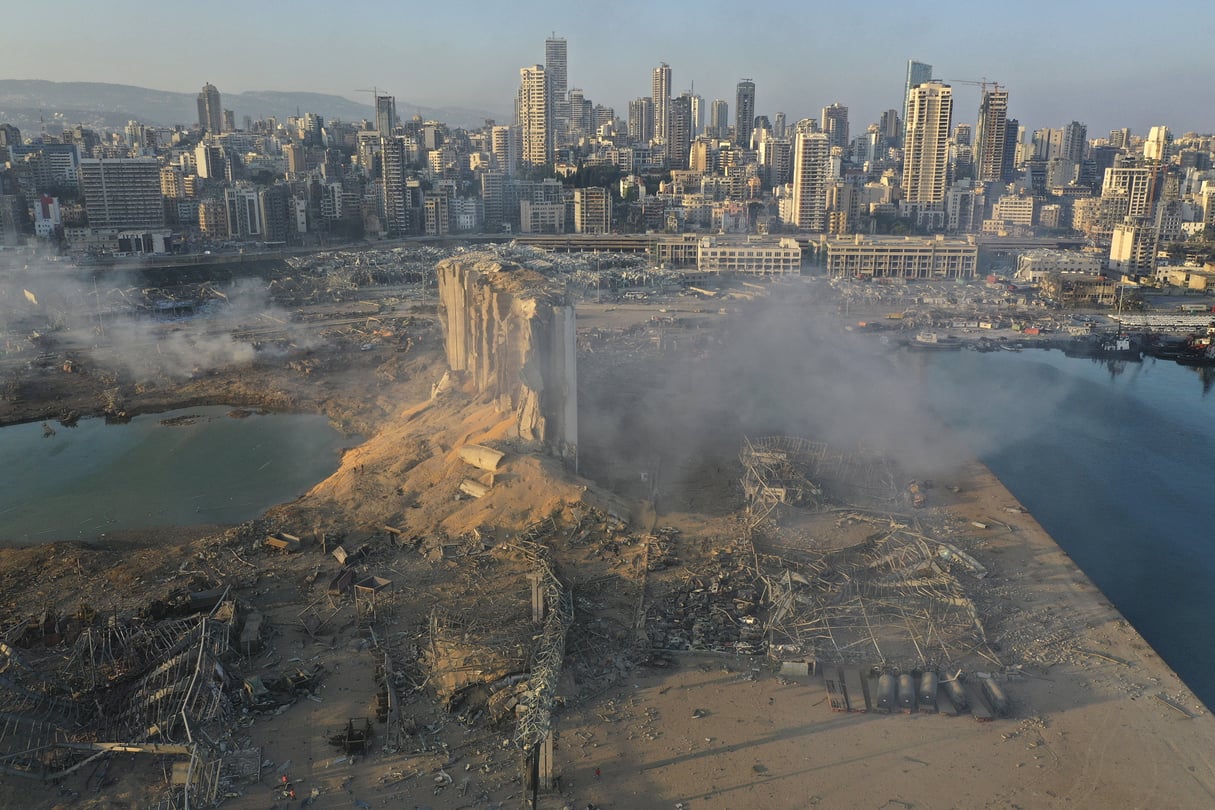 Vue de Beyrouth le 5 août 2020, au lendemain des explosions survenues dans le port de la capitale. © AP SIPA /Hussein Malla