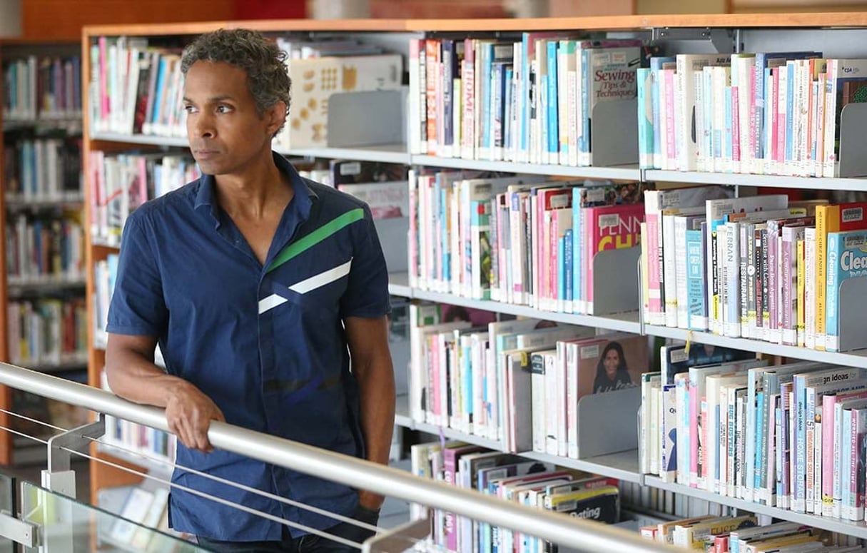 L’auteur canadien dans une bibliothèque de Scarborough, dans l’est de Toronto. © Steve Russell/Toronto Star via Getty Images