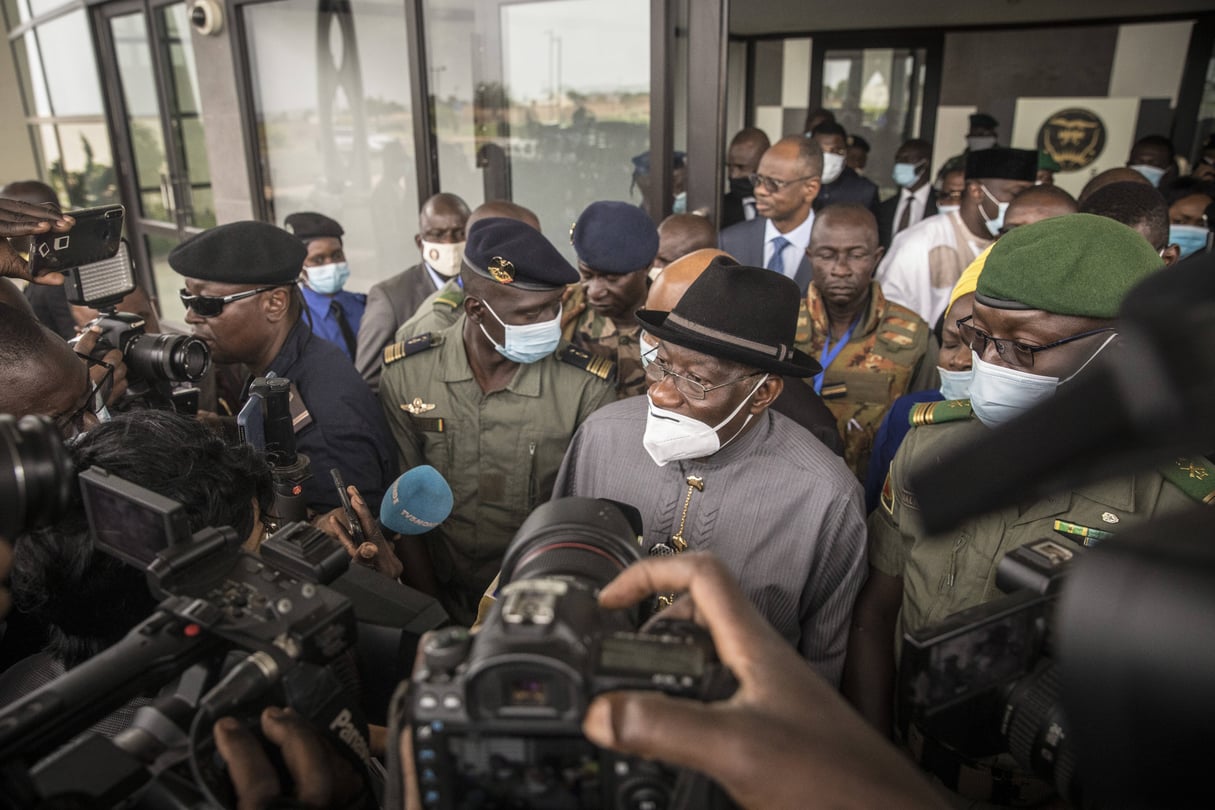 Le médiateur de la Cedeao Goodluck Jonathan, le 22 août à Bamako, à l’issue d’une rencontre avec les représentants des militaires du CNSP. © /AP/SIPA