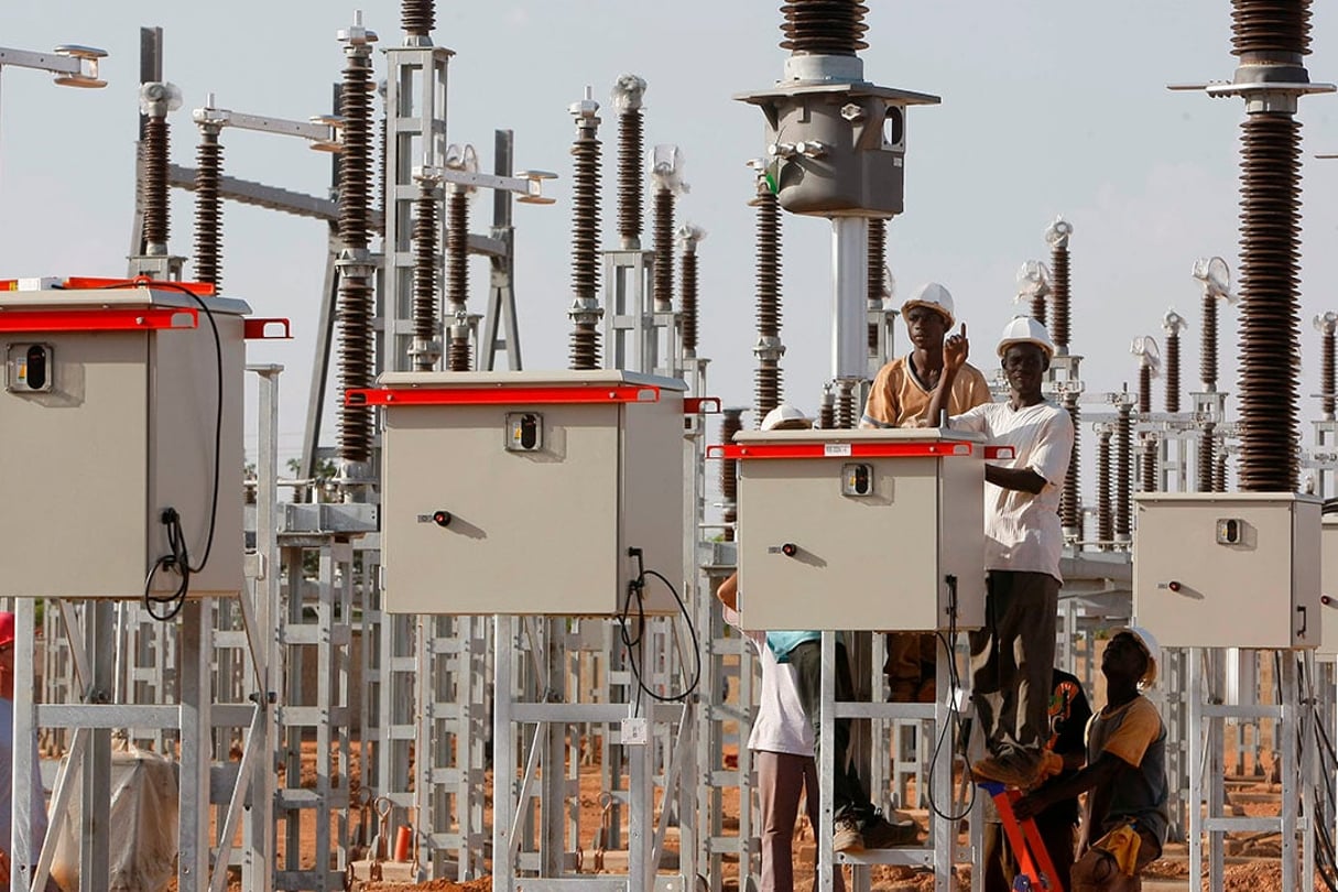 Travaux d’interconnexion électrique entre la Côte d’Ivoire et le Burkina Faso. © HAMILTON/REA