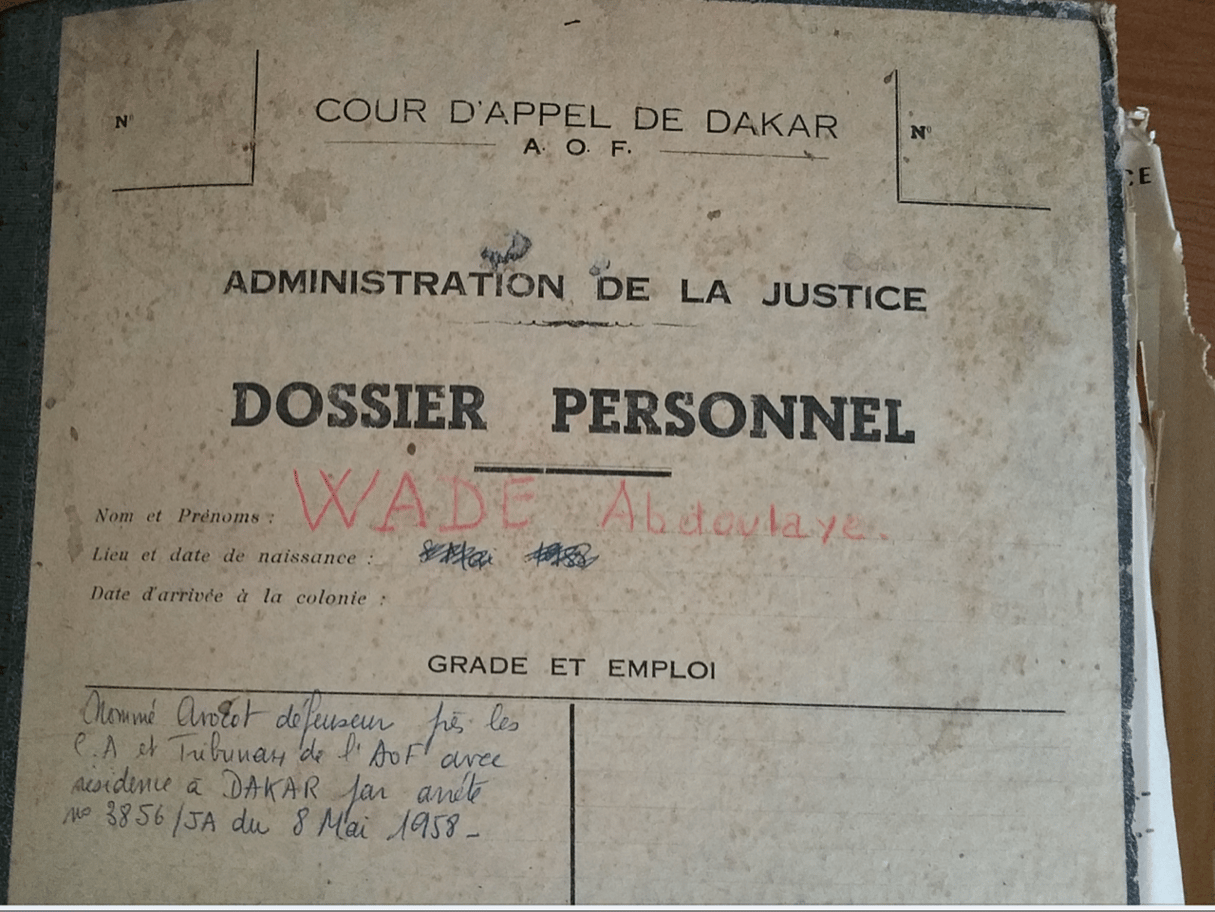 Le dossier d'Abdoulaye Wade, nommé avocat près les tribunaux de l'AOF le 8 mai 1958. &copy; DR