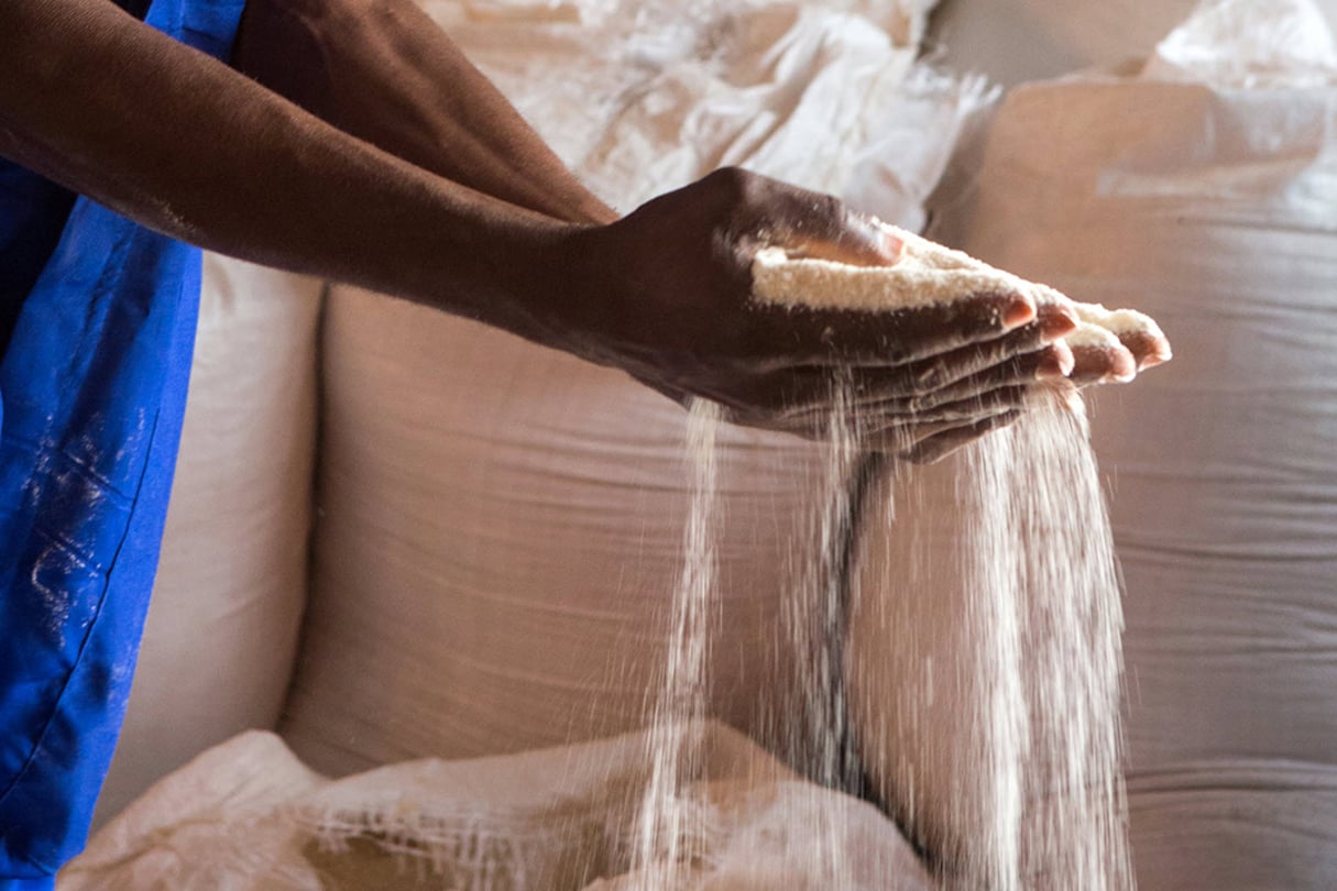 Selon Indira Moudi, il faut « manufacturer localement, en développant l’entrepreneuriat local ». Ici une minoterie du groupe Alpha Mining à Lubumbashi, capitale de la province du Katanga, en RDC. © Gwenn Dubourthoumieu pour JA