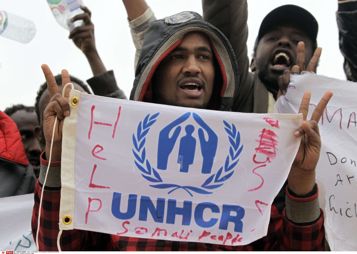 Un migrant somalien, à Ras Ajdir, en Tunisie, manifestant pour de meilleures conditions de vie dans les camps du HCR.