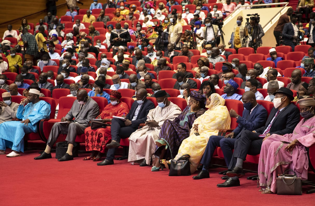 Les délégués réunis lors des concertations sur la feuille de route de la transition, à Bamako, le 10 septembre 2020. © /AP/SIPA