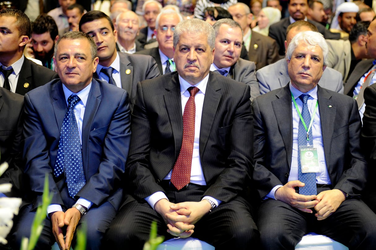 De g. à dr. : Abdeslam Bouchouareb, Abdelmalek Sellal et Tayeb Louh, au congrès du FLN, en 2015. &copy; SAMIR SID