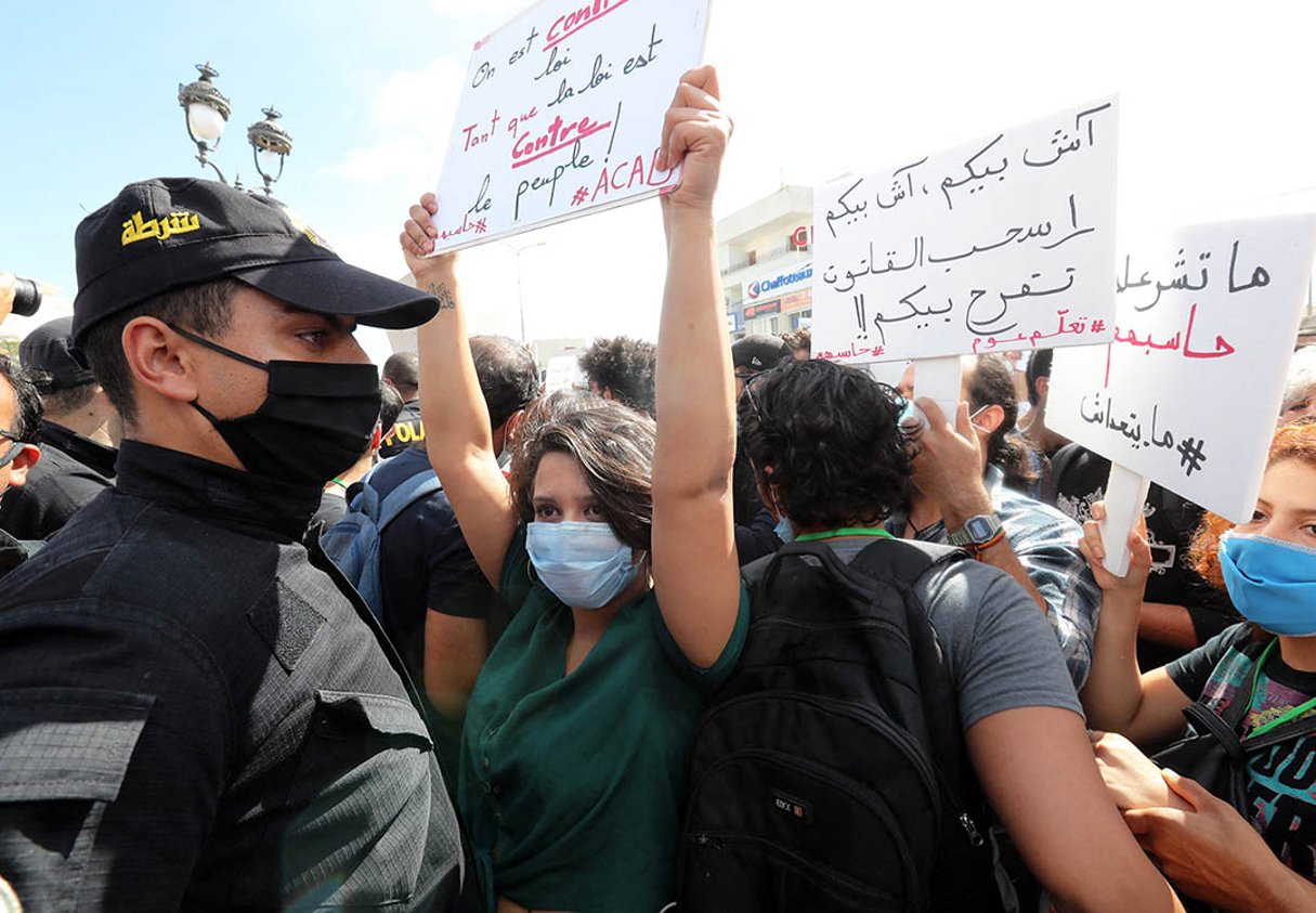 Manifestation contre le projet de loi de protection accrue des forces de l’ordre, à Tunis, le 8 octobre 2020. © MOHAMED MESSARA/MAX PPP