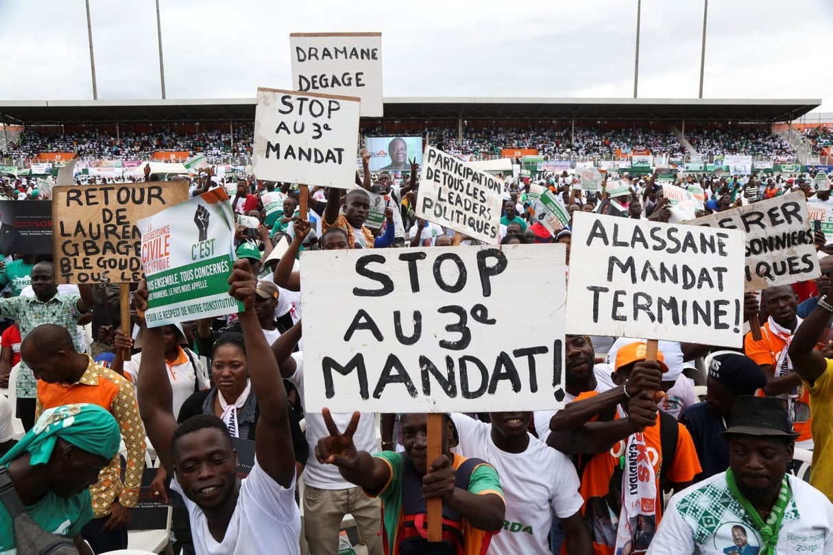 Des partisans de l'opposition, réunis le 10 octobre 2020 à Abidjan. &copy; REUTERS/Macline Hien