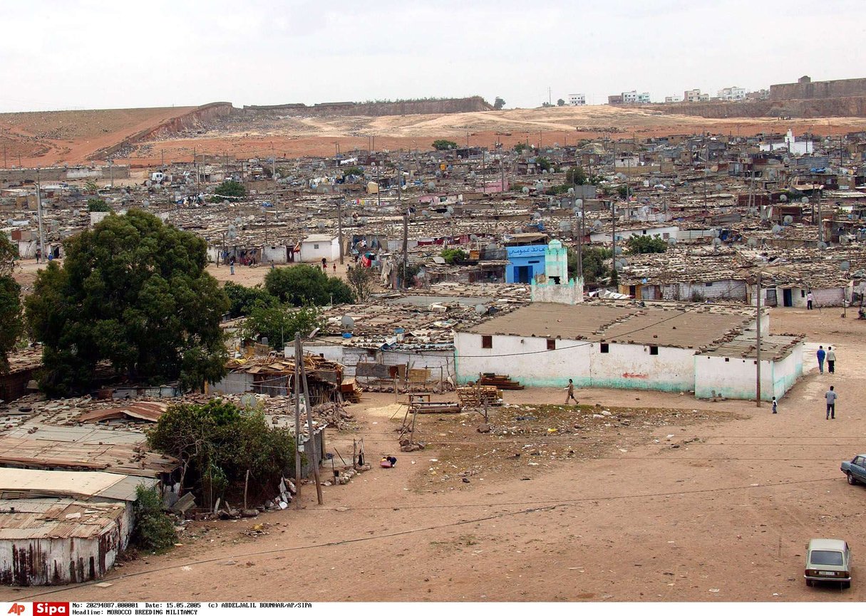 Vue d’ensemble d’un bidonville, en périphérie de Casablanca. © AP SIPA/Abdeljalil  Bounhar
