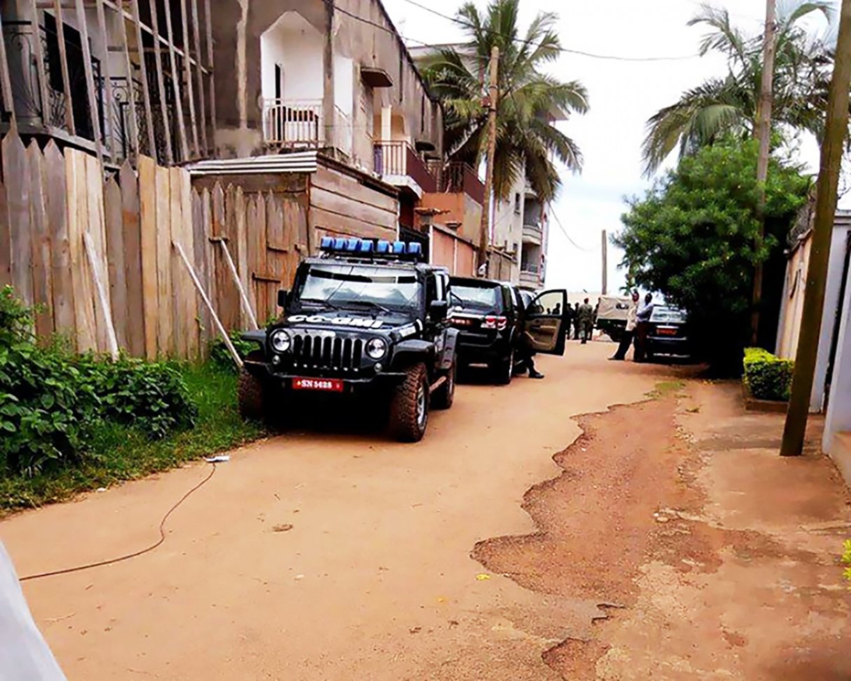  Présence policière devant la résidence de Maurice Kamto (à  droite de l’image) à Yaoundé en 2018.
© DR