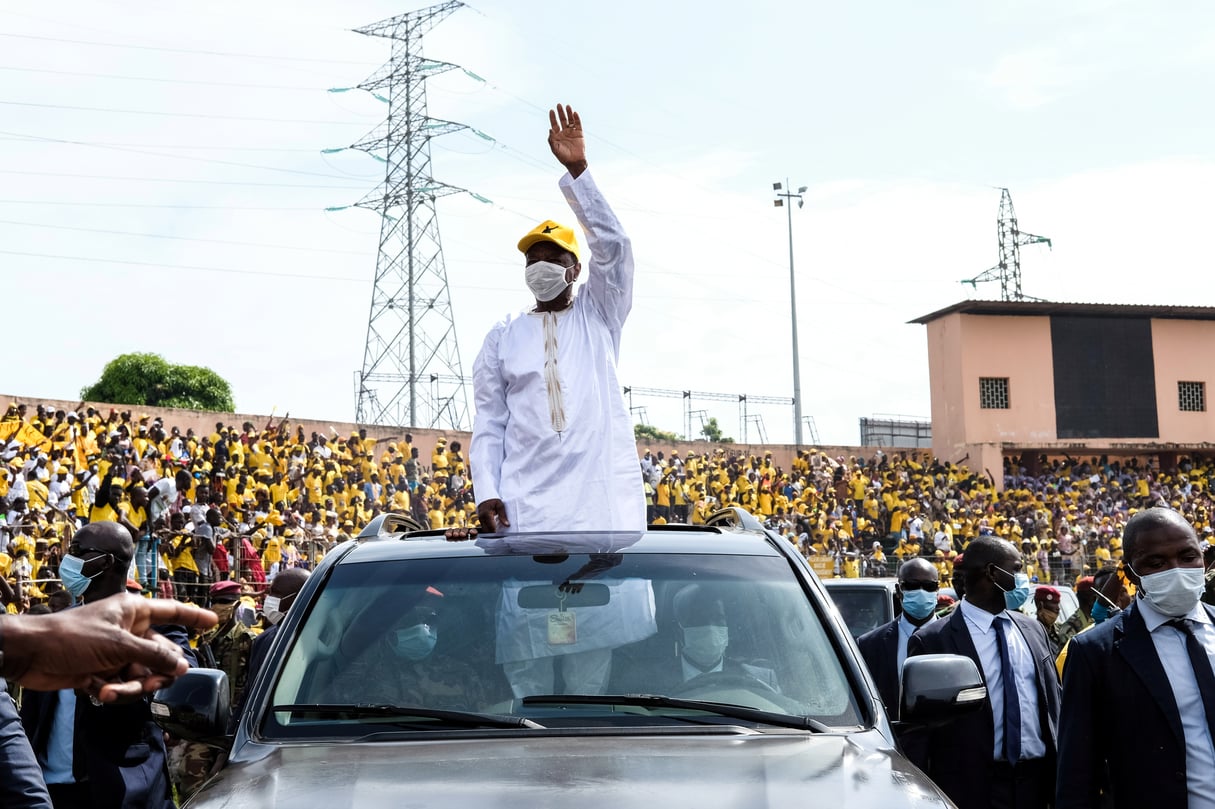 Alpha Condé, lors d’un meeting de campagne à Conakry, le 16 octobre 2020, a été déclaré vainqueur de la présidentielle. © REUTERS/ Sadak Souici