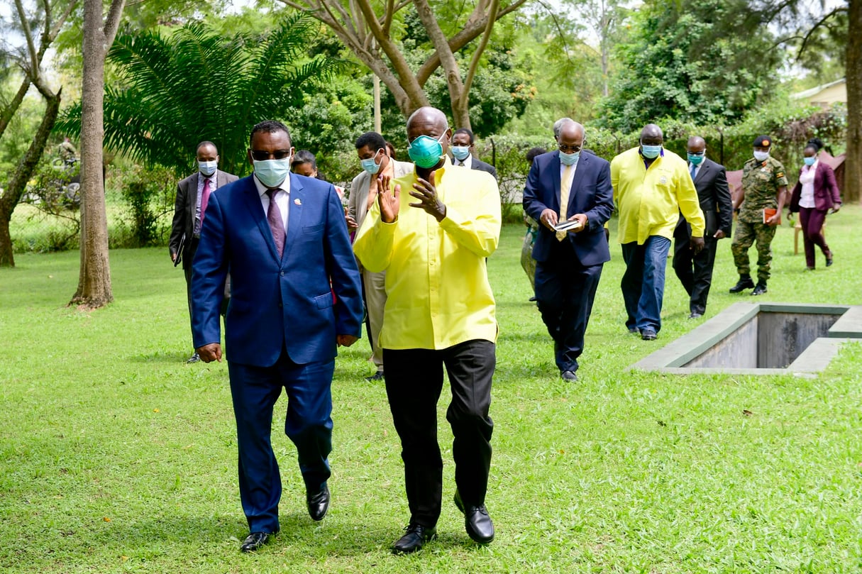Le président ougandais Yoweri Museveni et vice-Premier ministre éthiopien, Demeke Mekonnen Hassen, le 16 novembre 2020 à Gulu (Nord de l'Ouganda). &copy; DR / Présidence ougandaise.