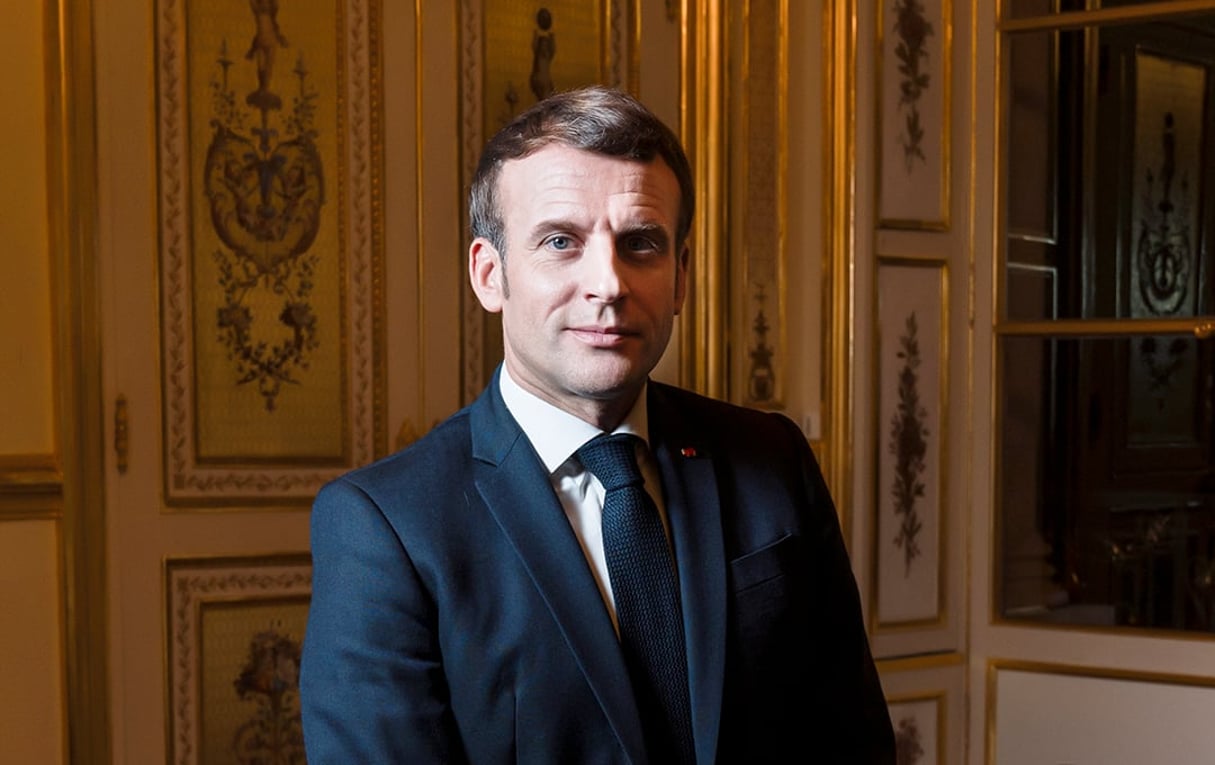 Emmanuel Macron, le 16 novembre 2020, dans le salon doré du palais de l’Élysée © François Grivelet pour JA