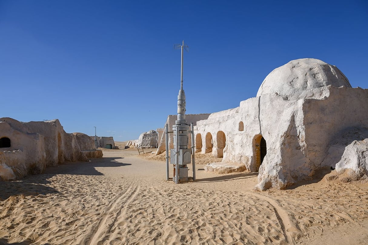 Dans le désert tunisien, le décor de la ville de Mos Espa, sur la planète Tatooine, du film Star Wars © GILLES BADER/SIPA