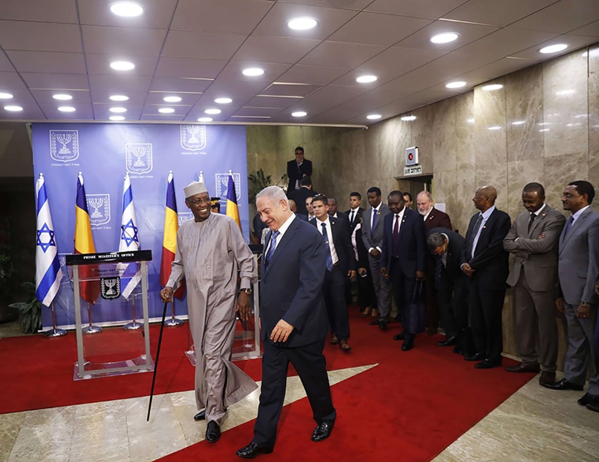 Le président tchadien Idriss Déby Itno et le Premier ministre israélien Benjamin Netanyahu à Jérusalem, en novembre 2018. © Ronen Zvulum/AP/SIPA