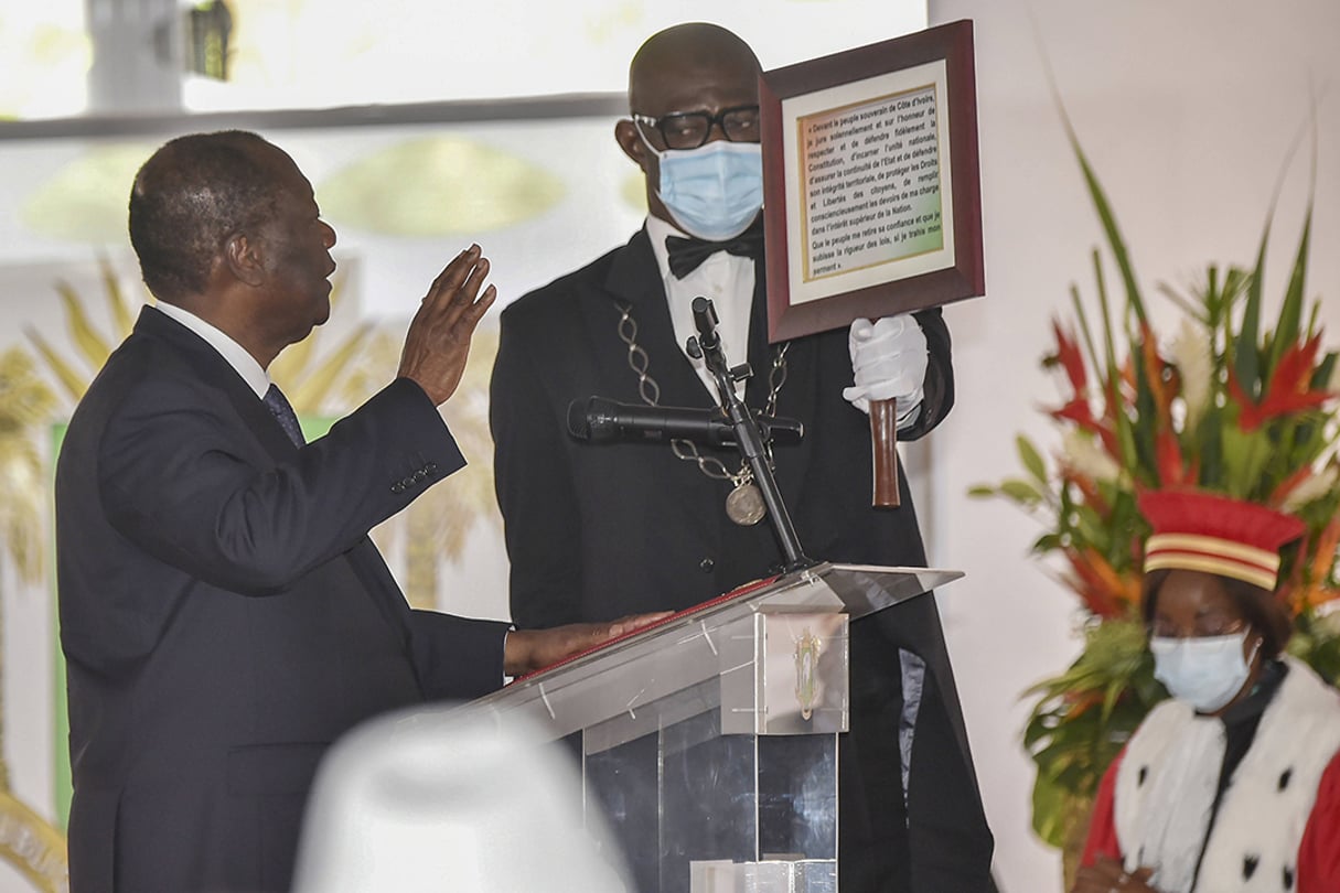 Le président ivoirien Alassane Ouattara prête serment pour un troisième mandat le 14 décembre 2020 à Abidjan. © Sia Kambu/AP/SIPA