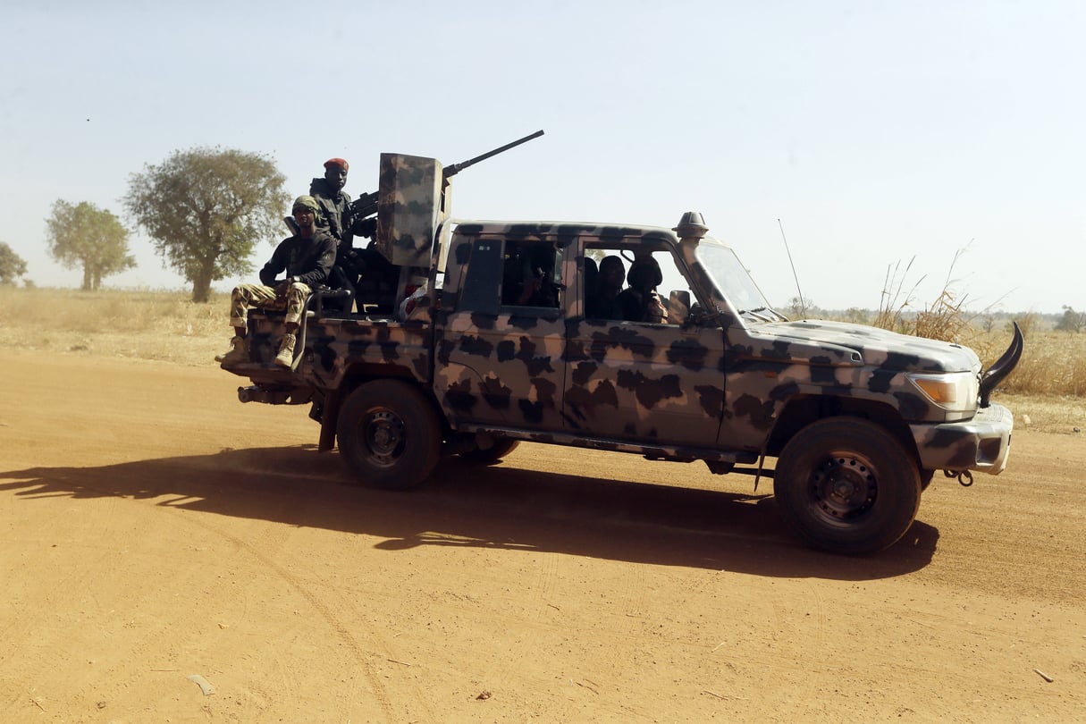 Des soldats nigérians à Kankara, le 16 décembre 2020, après l'enlèvement de plus de 300 lycéens revendiqué par la branche de Boko Haram fidèle à Shekau. &copy; Sunday Alamba/AP/SIPA