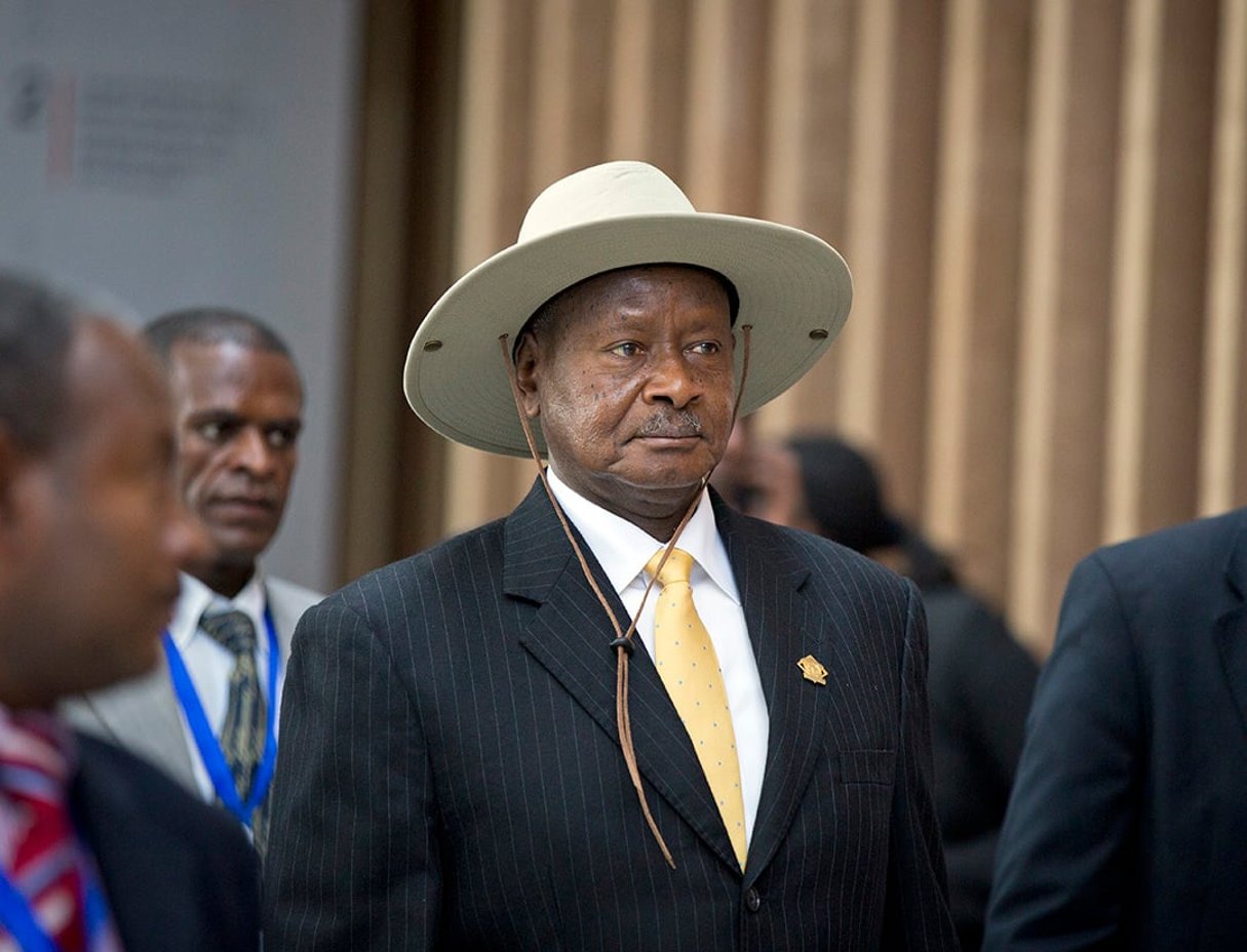 Museveni a fait sauter le verrou constitutionnel des deux mandats en 2005, puis supprimé en 2017 la limite d’âge, alors fixée à 75 ans, pour briguer la magistrature suprême. © Jiro OSE/REDUX-REA