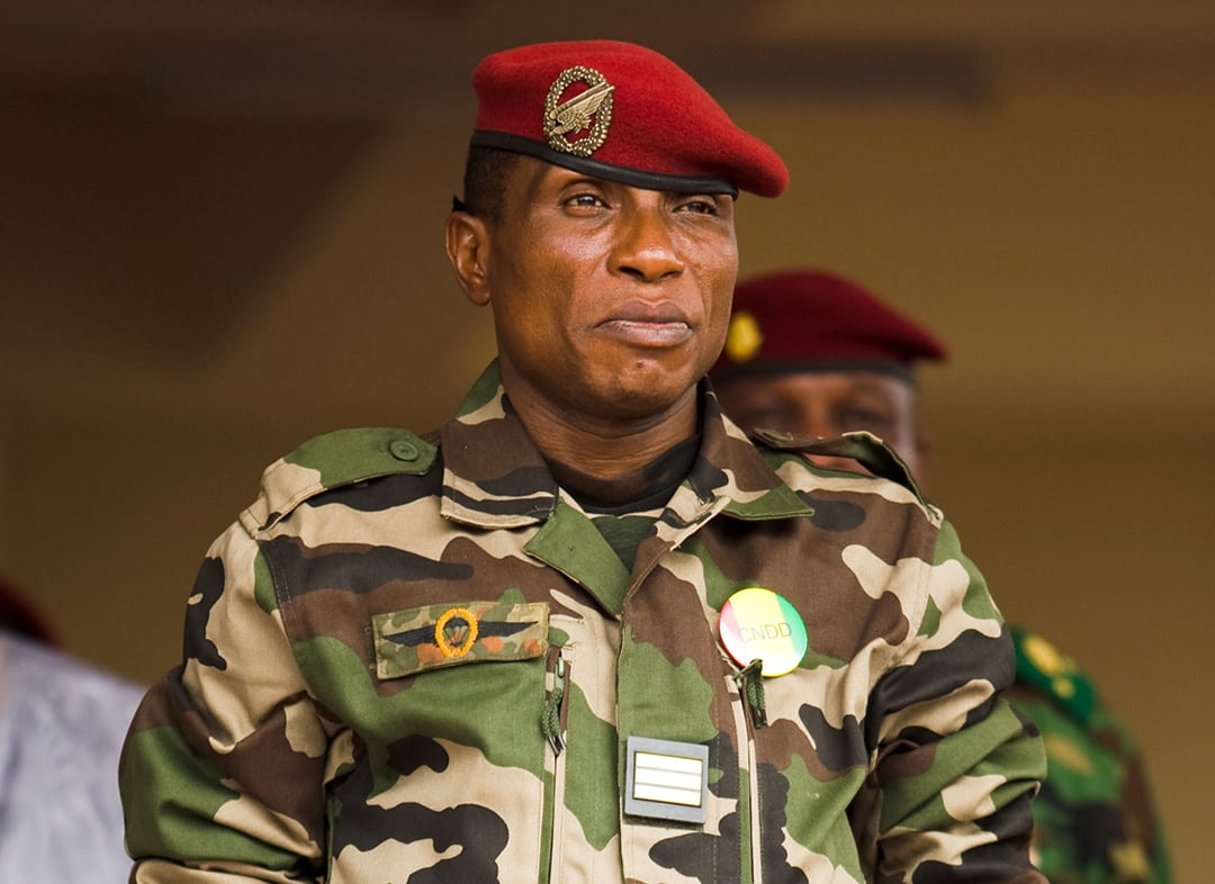 Le capitaine Moussa Dadis Camara, président de la Guinée (2008-2010) lors d’une visite officielle à l’université privée Kofi Annan à Conakry, en Guinée, le 5 mars 2009. © Olivier Asselin for the New York Times/REA