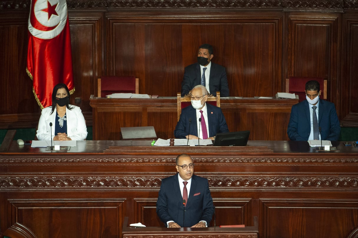 Le chef du gouvernement tunisien, Hichem Mechichi, lors du vote de confiance du Parlement, le 1er septembre 2020. © Riadh Dridi/AP/SIPA