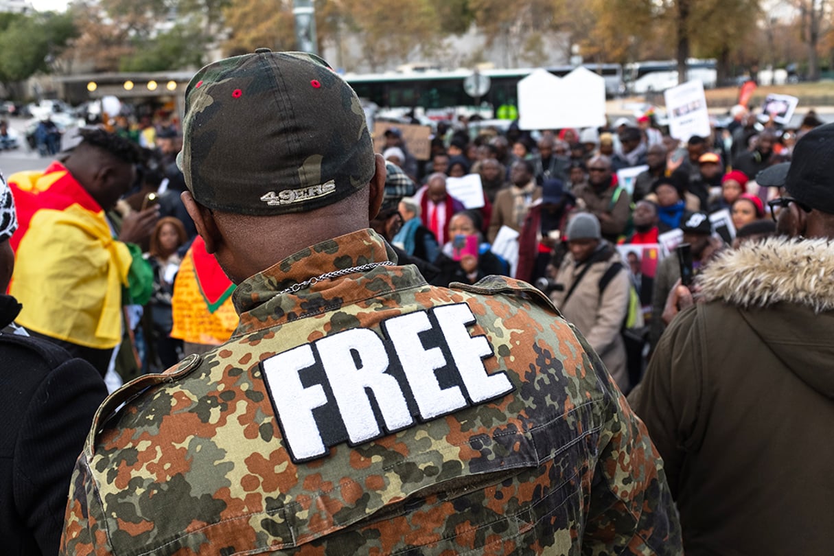 Manifestation des opposants au président camerounais Paul Biya à Paris, en octobre 2018. © Julien Mattia/NurPhoto/AFP
