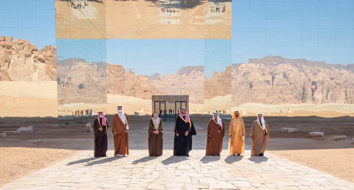 Les dirigeants du Conseil de coopération du Golfe (CCG) posent pour une photo de groupe à Al-Ula, en Arabie Saoudite, le 5 janv. 2021. © Saudi Press Agency/XINHUA/MAXPPP